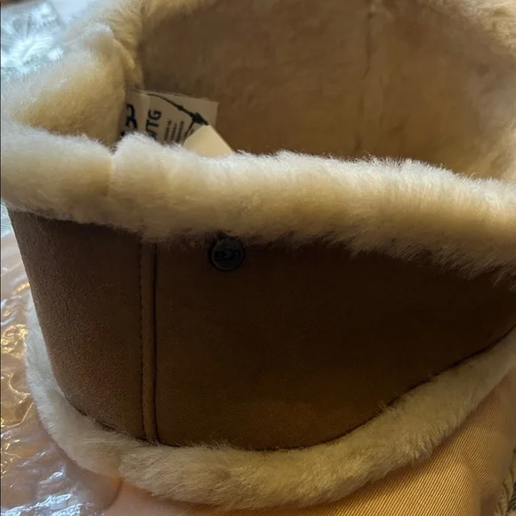 UGG Reversible Chestnut Shearing Sheepskin Headband - Picture 2 of 11